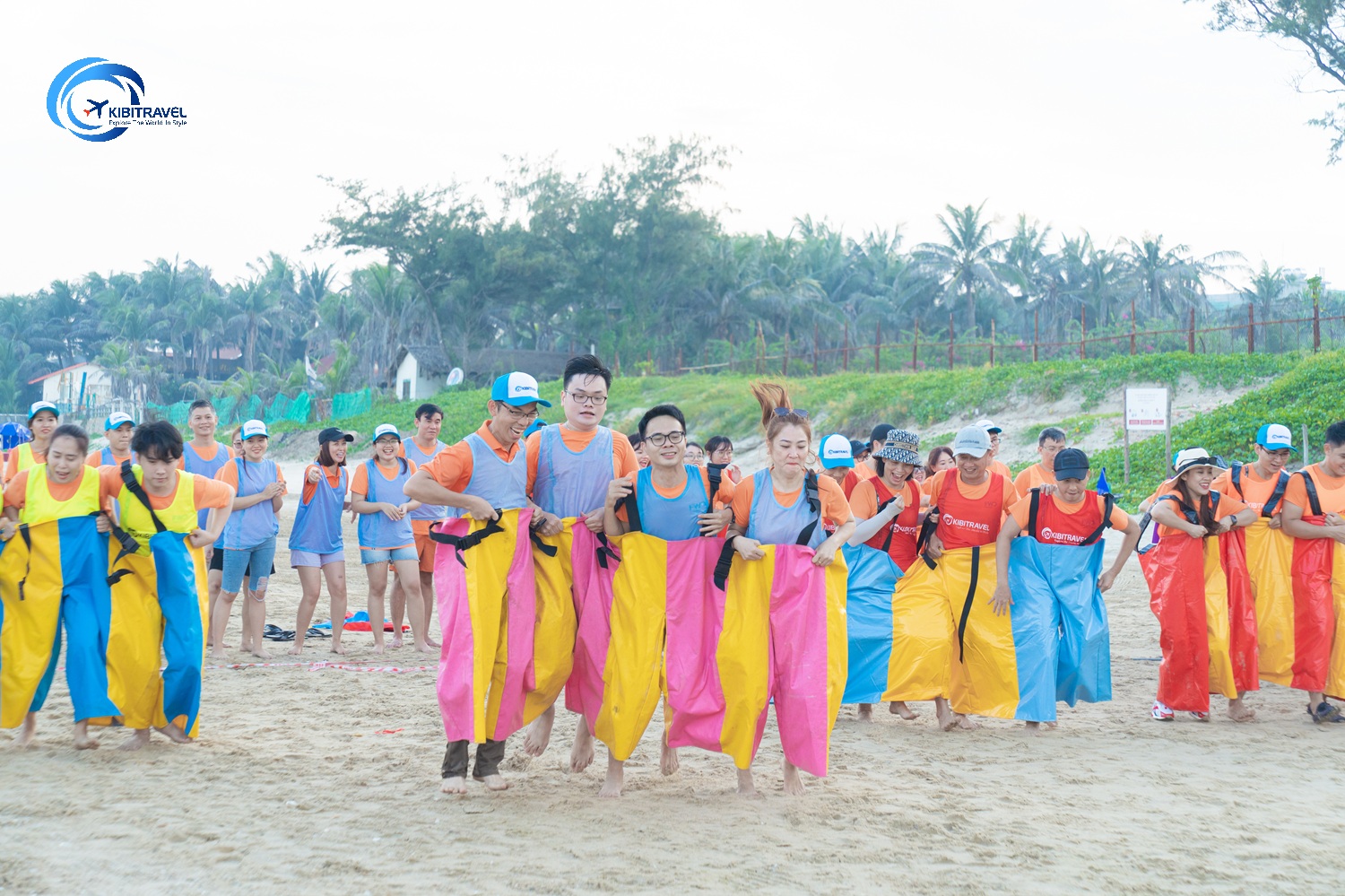 kibitravel-to-chuc-tro-choi-van-dong-tren-bai-bien-vui-nhon