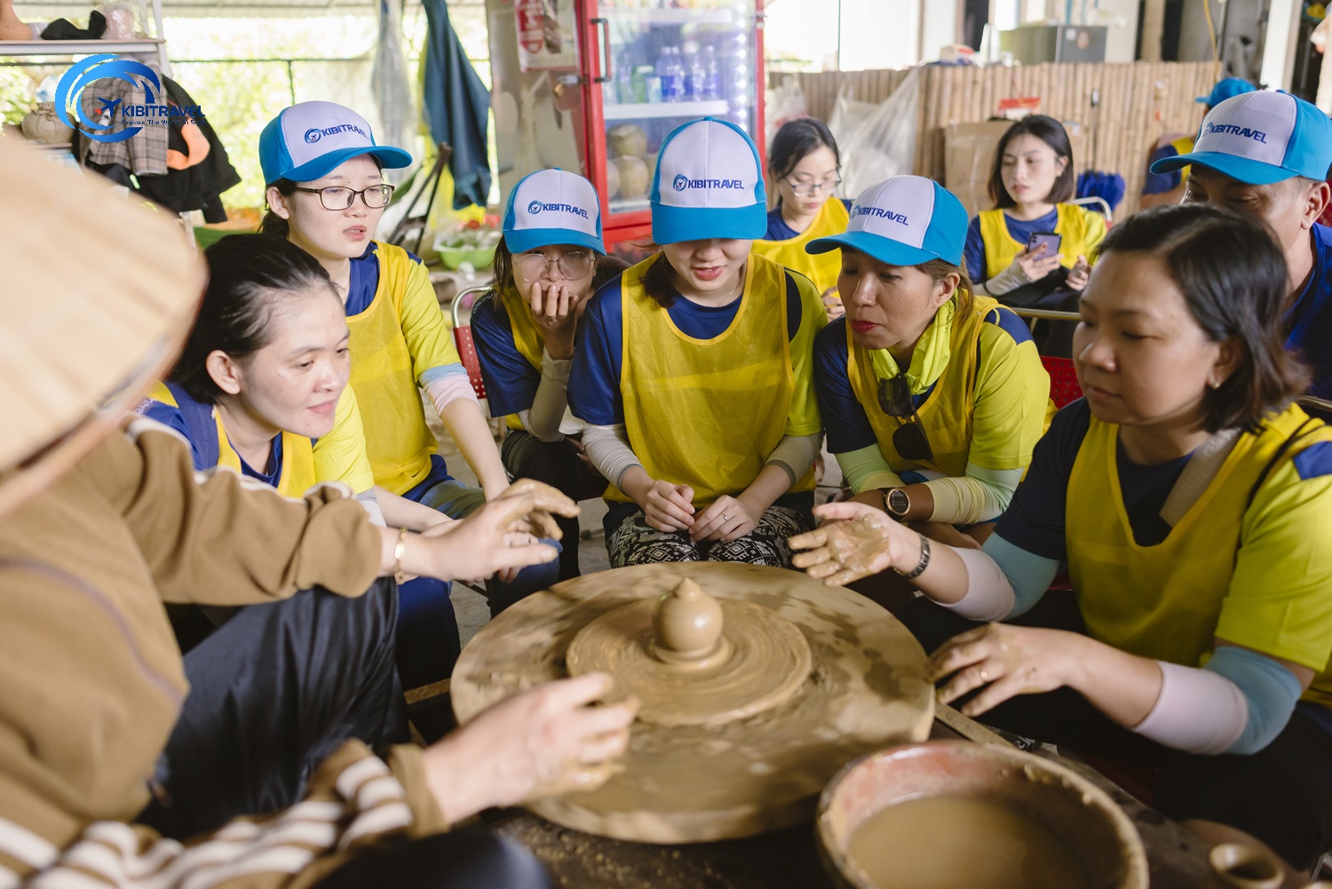 tu-tay-lam-gom-tai-lang-gom-thanh-ha-hoi-an-kibitravel